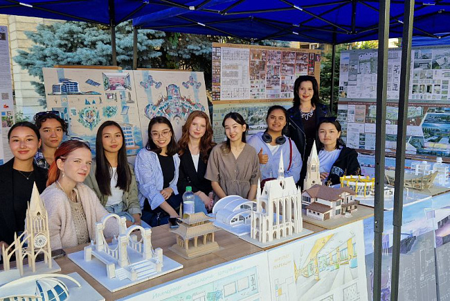 Выставка "Славянский больше чем университет"